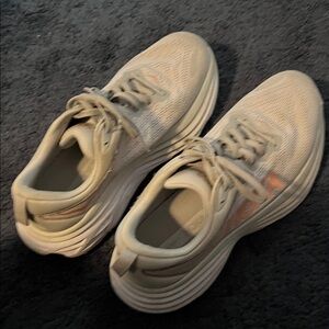 Women’s hoka bondi 8